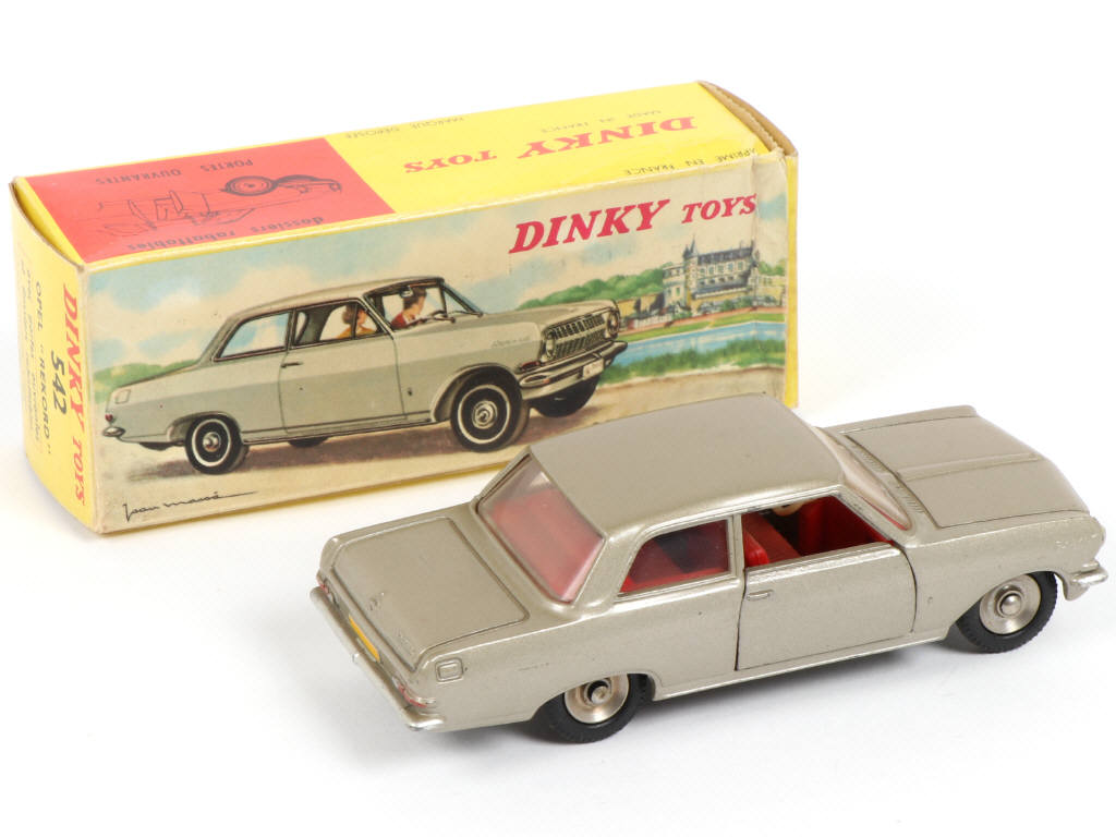 Lot 438 - DINKY TOYS (FRANCE) (1)