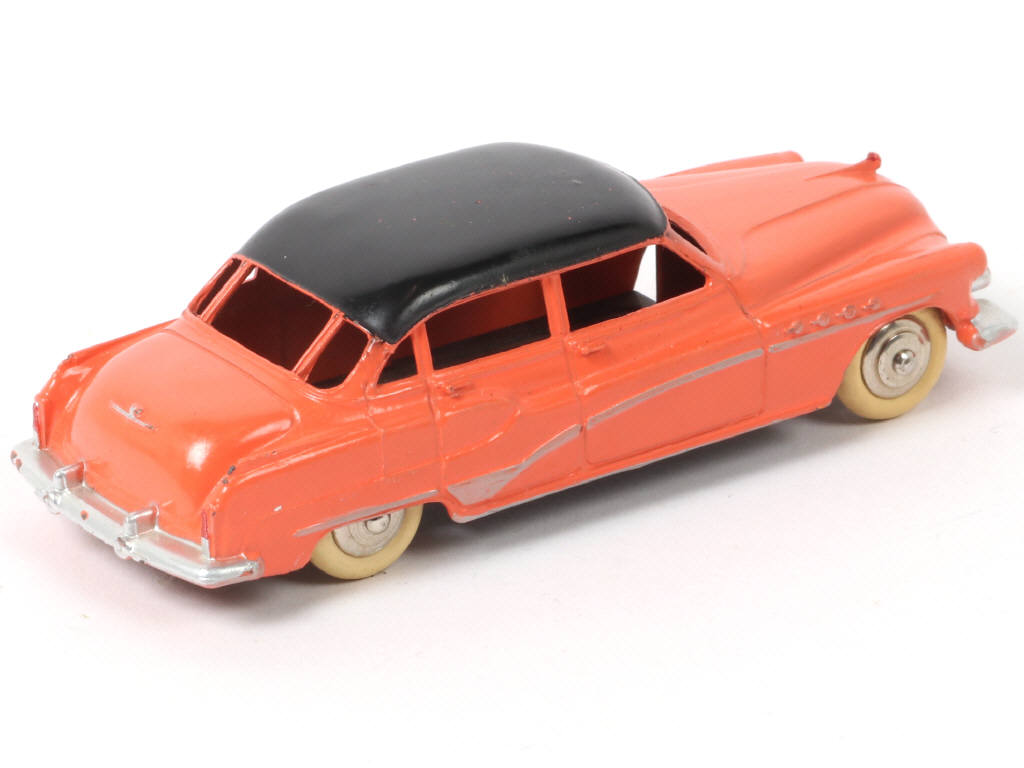 Lot 332 - DINKY TOYS (FRANCE) (1)