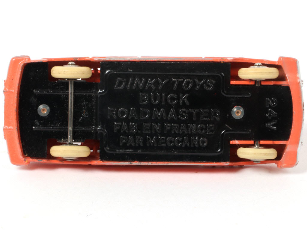 Lot 332 - DINKY TOYS (FRANCE) (1)