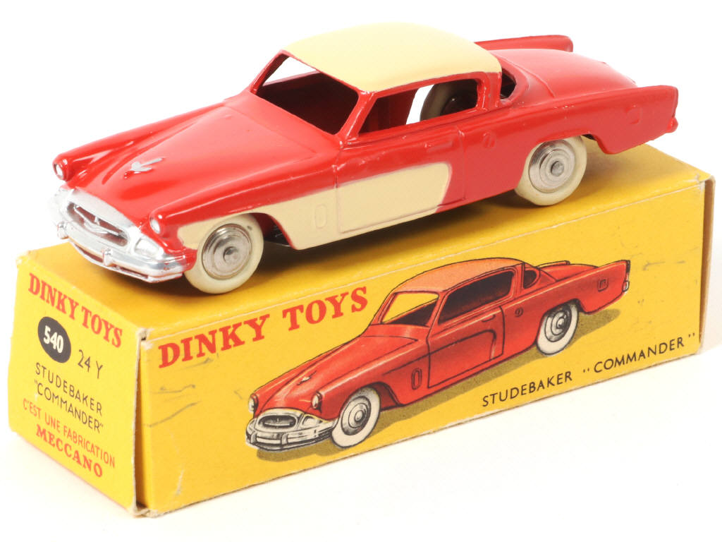 Lot 371 - DINKY TOYS (FRANCE) (1)