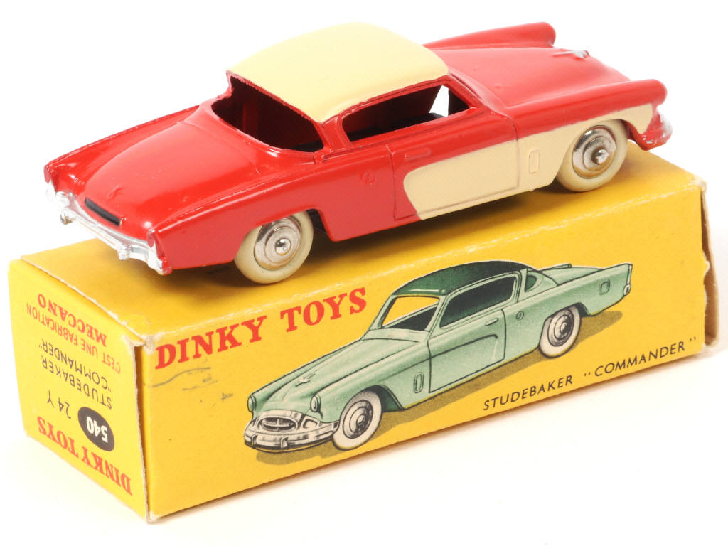 Lot 371 - DINKY TOYS (FRANCE) (1)
