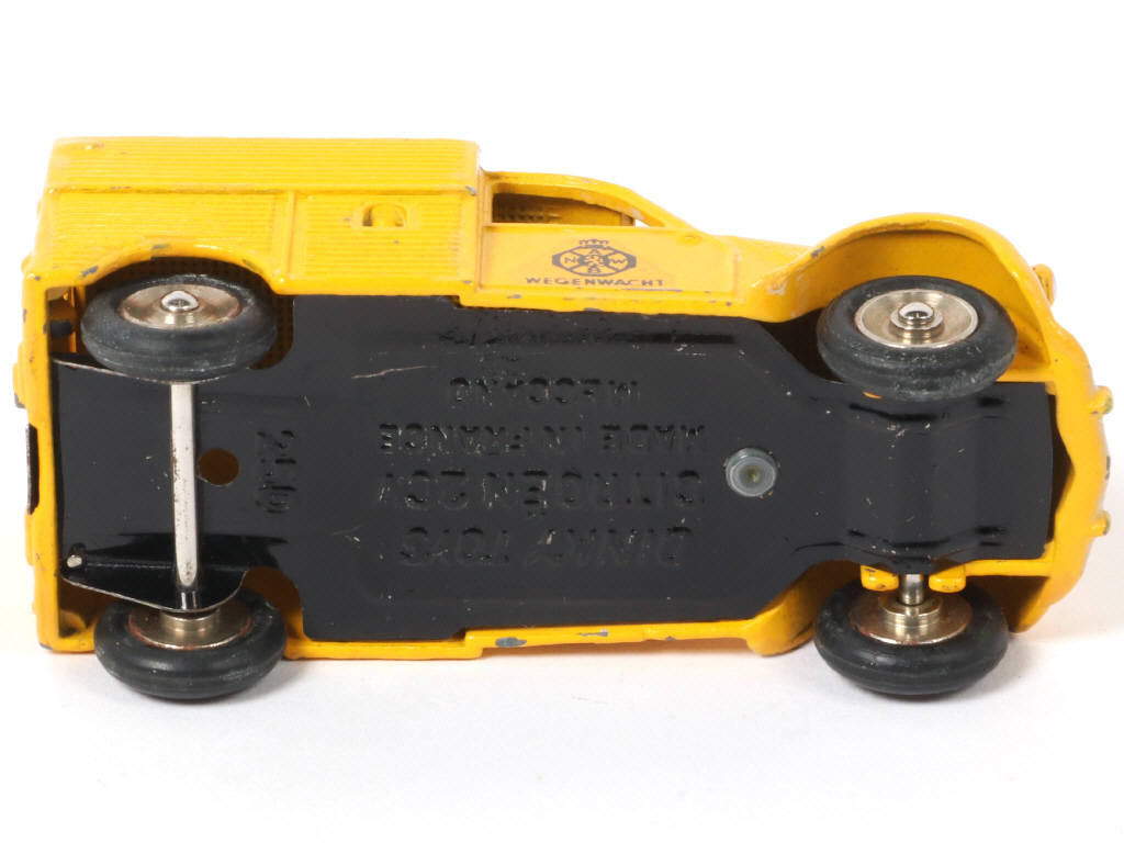 Lot 330 - DINKY TOYS (FRANCE) (1)