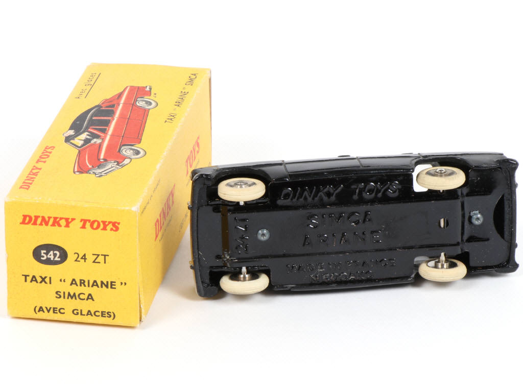 Lot 374 - DINKY TOYS (FRANCE) (1)