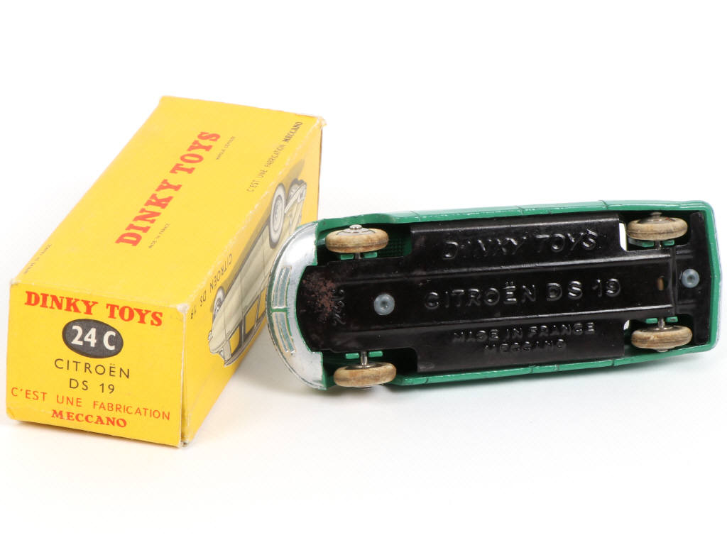 Lot 349 - DINKY TOYS (FRANCE) (1)