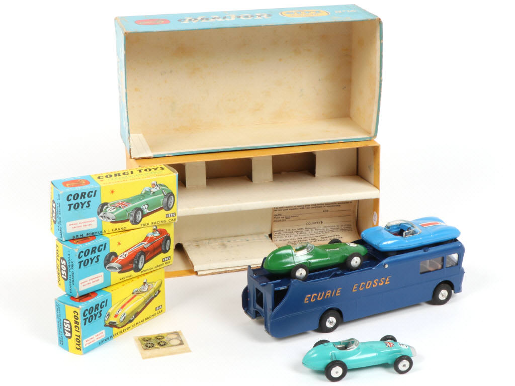 Lot 206 - CORGI TOYS (GB) (1)