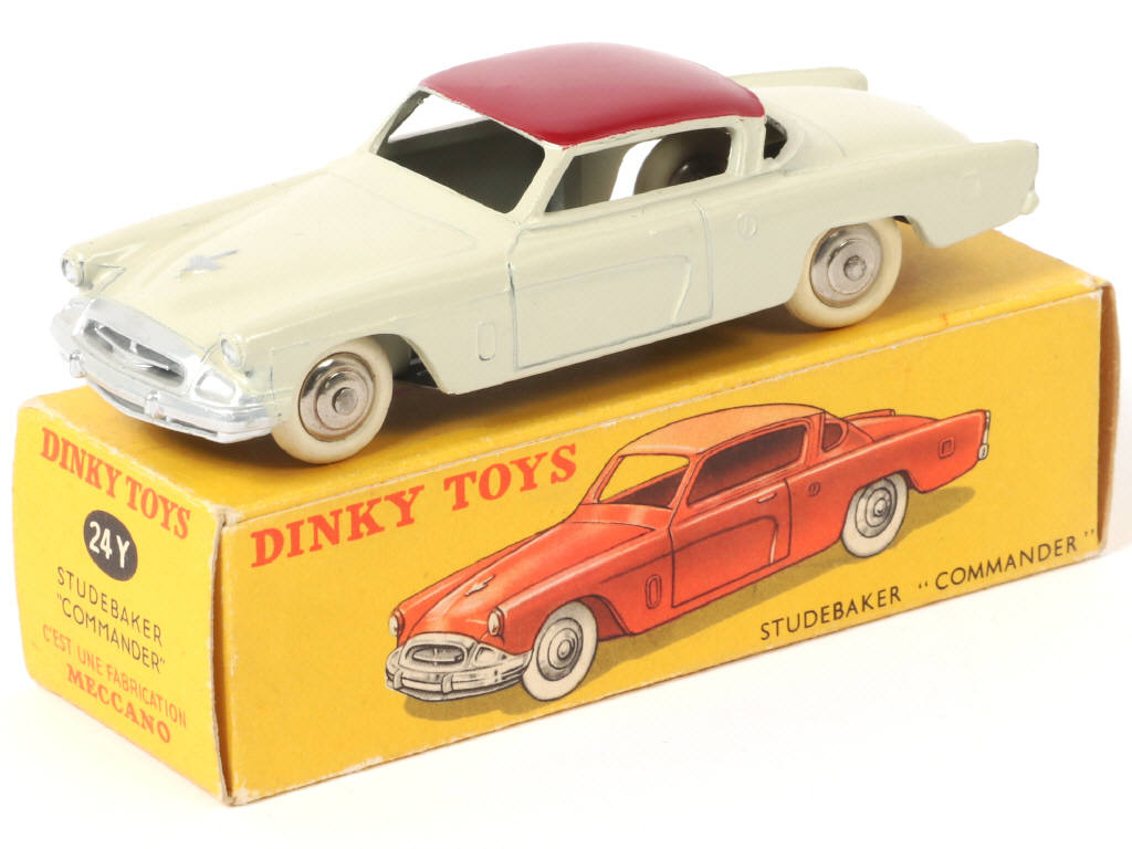 Lot 370 - DINKY TOYS (FRANCE) (1)