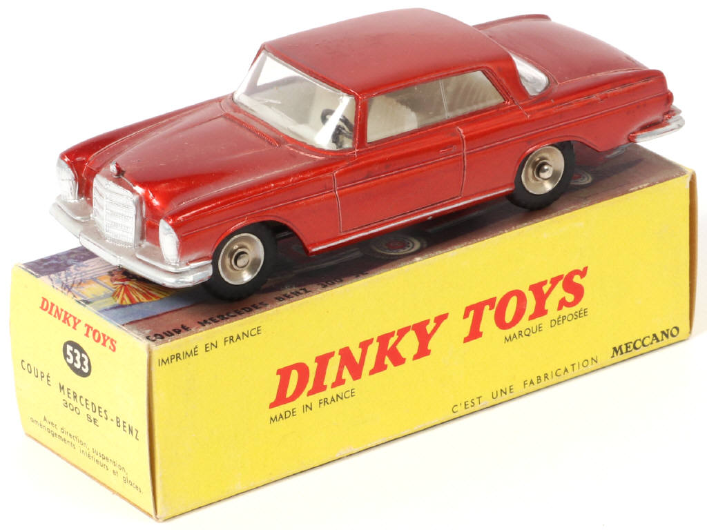 Lot 443 - DINKY TOYS (FRANCE) (1)