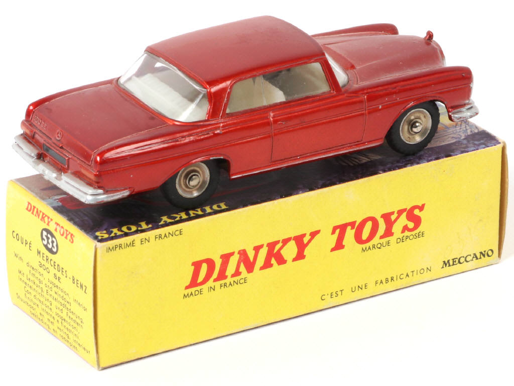 Lot 443 - DINKY TOYS (FRANCE) (1)