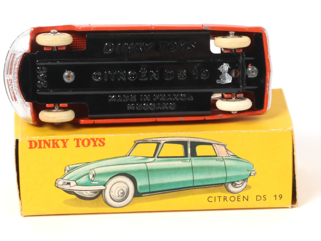 Lot 351 - DINKY TOYS (FRANCE) (1)