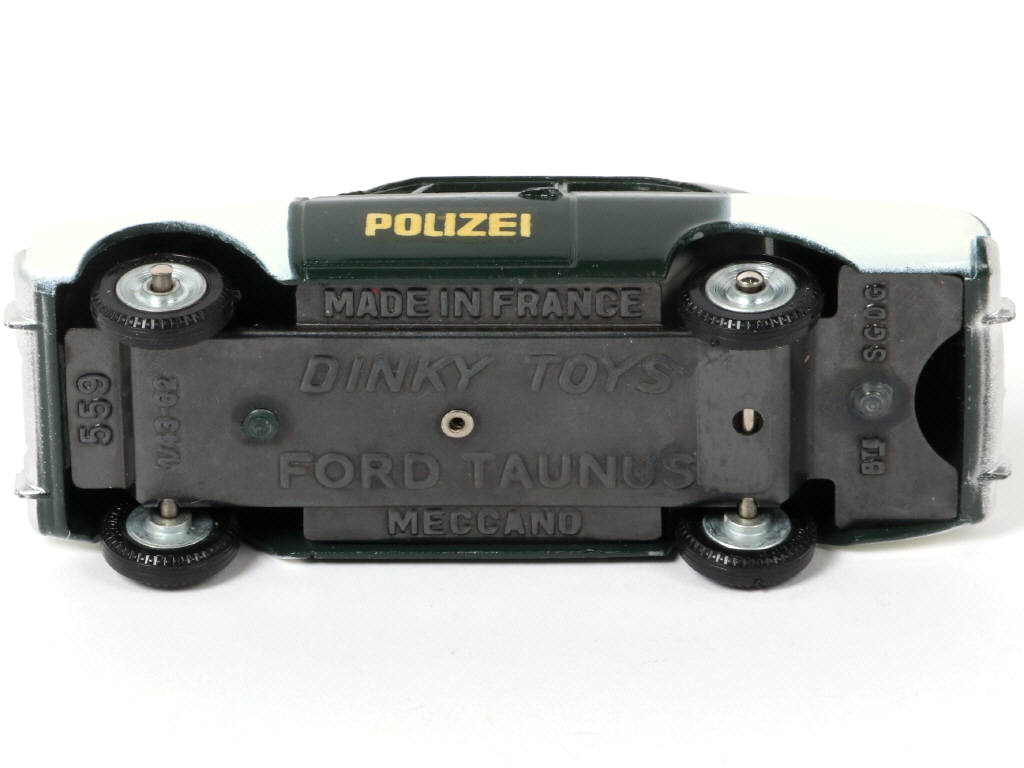 Lot 334 - DINKY TOYS (FRANCE) (1)