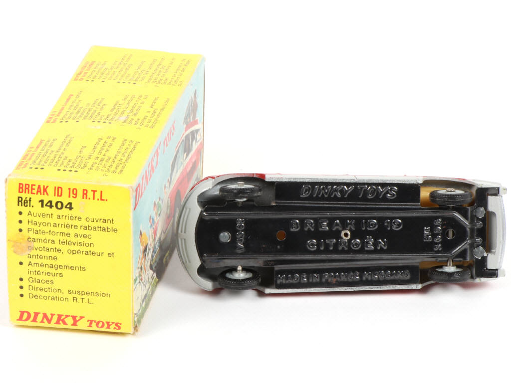 Lot 422 - DINKY TOYS (FRANCE) (1)