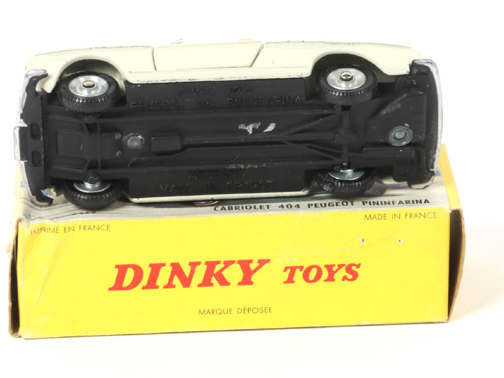Lot 402 - DINKY TOYS (FRANCE) (1)