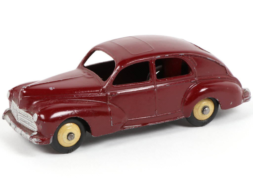 Lot 324 - DINKY TOYS (FRANCE) (1)