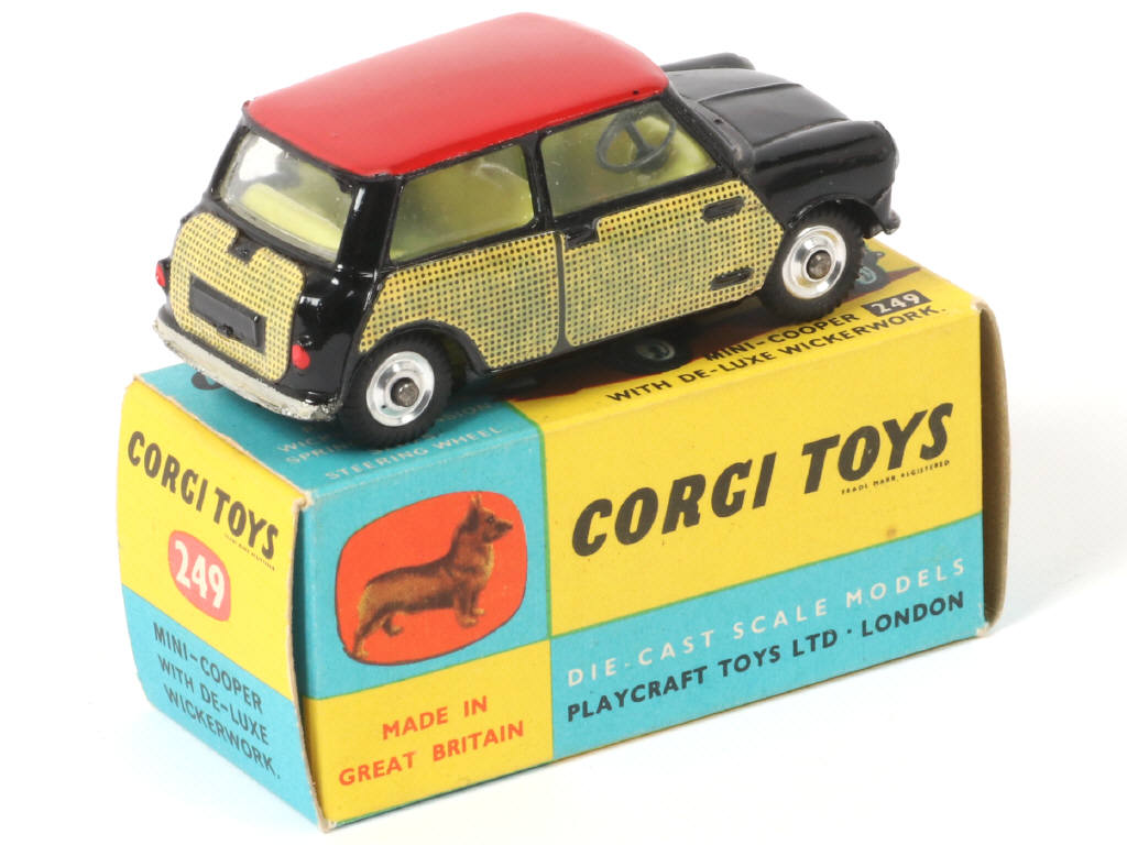 Lot 182 - CORGI TOYS (GB) (1)