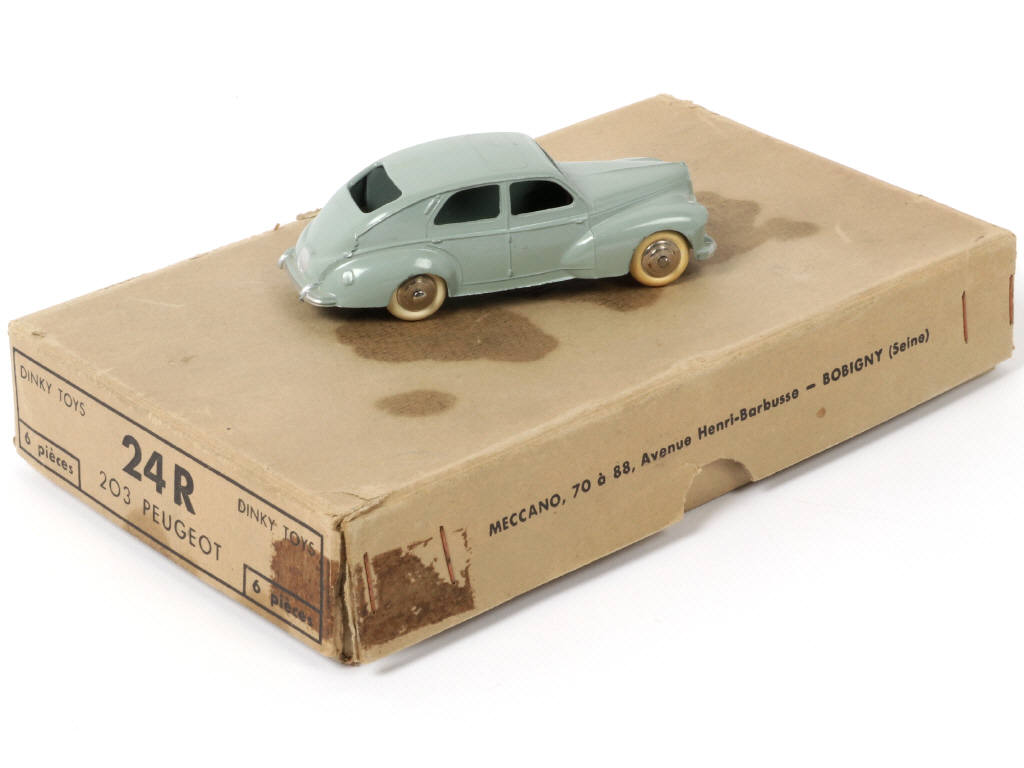 Lot 319 - DINKY TOYS (FRANCE) (2)