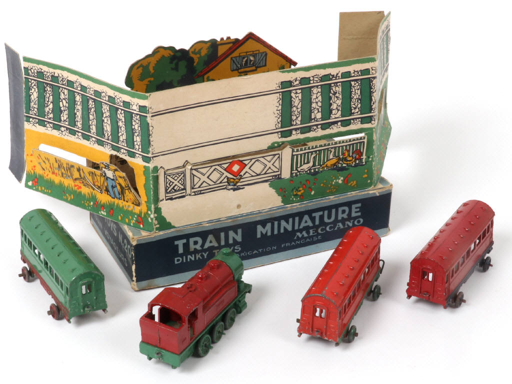 Lot 302 - DINKY TOYS (FRANCE) (1)