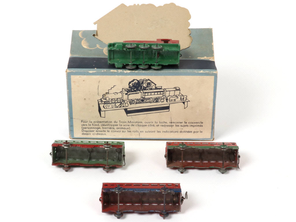 Lot 302 - DINKY TOYS (FRANCE) (1)