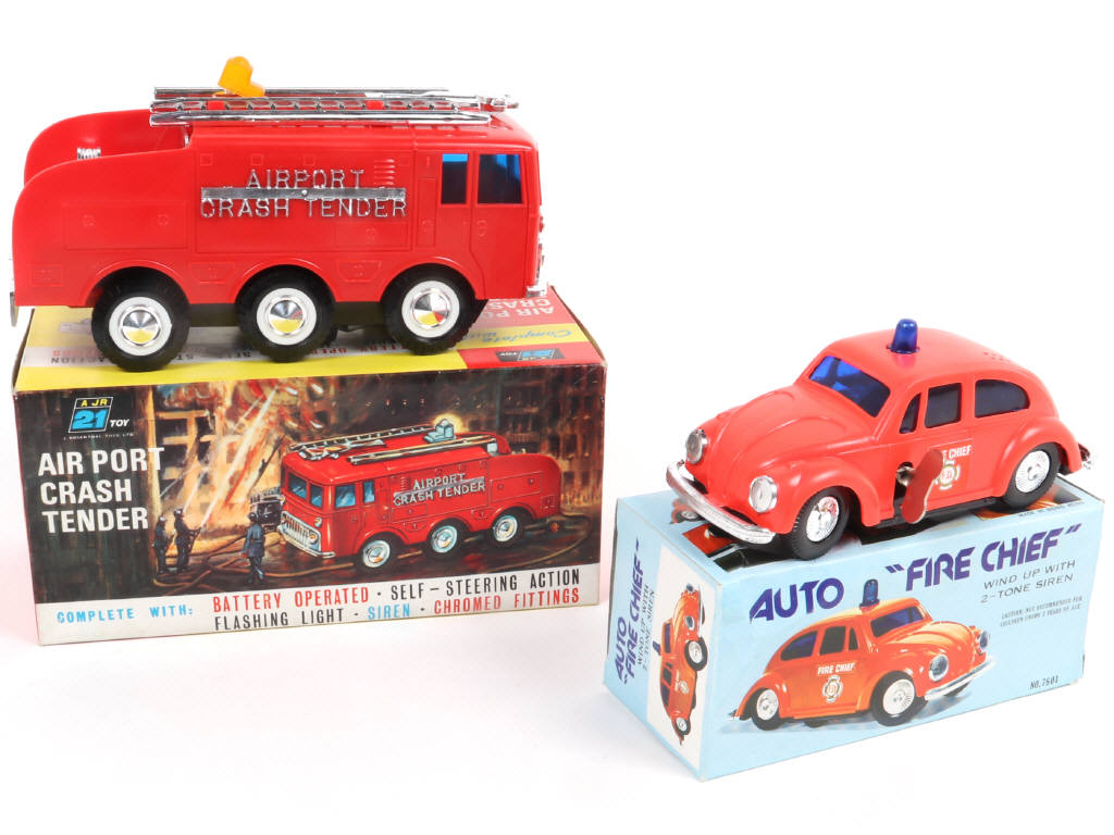 Lot 38 - DIVERS (2)