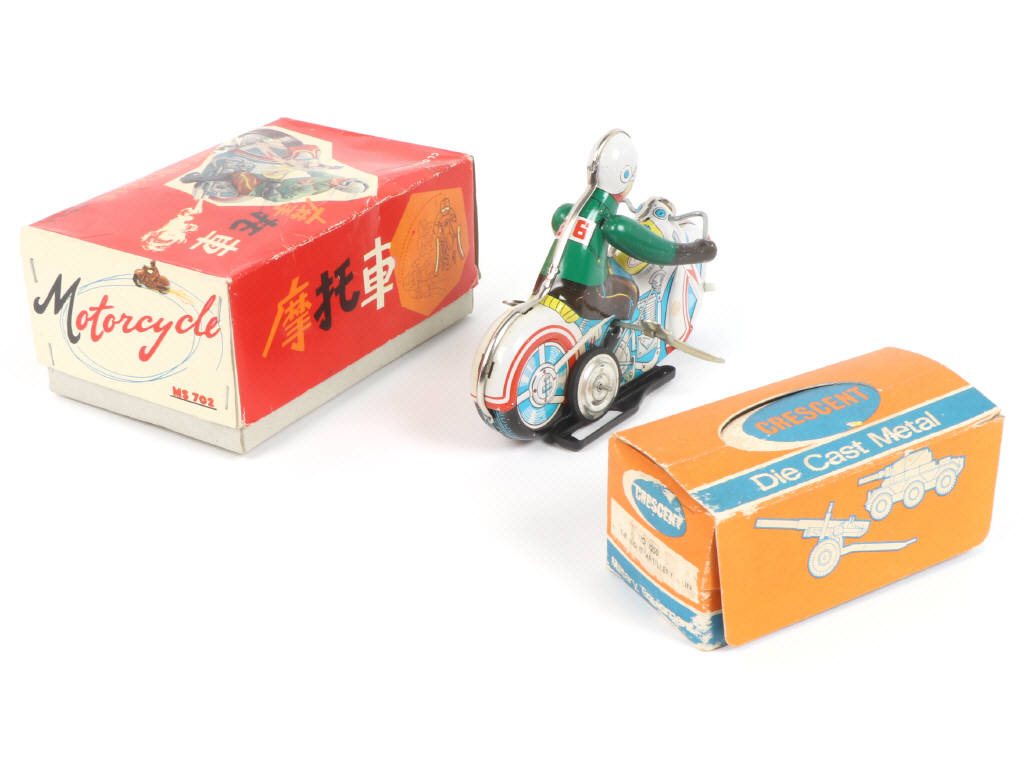 Lot 31 - DIVERS (2)