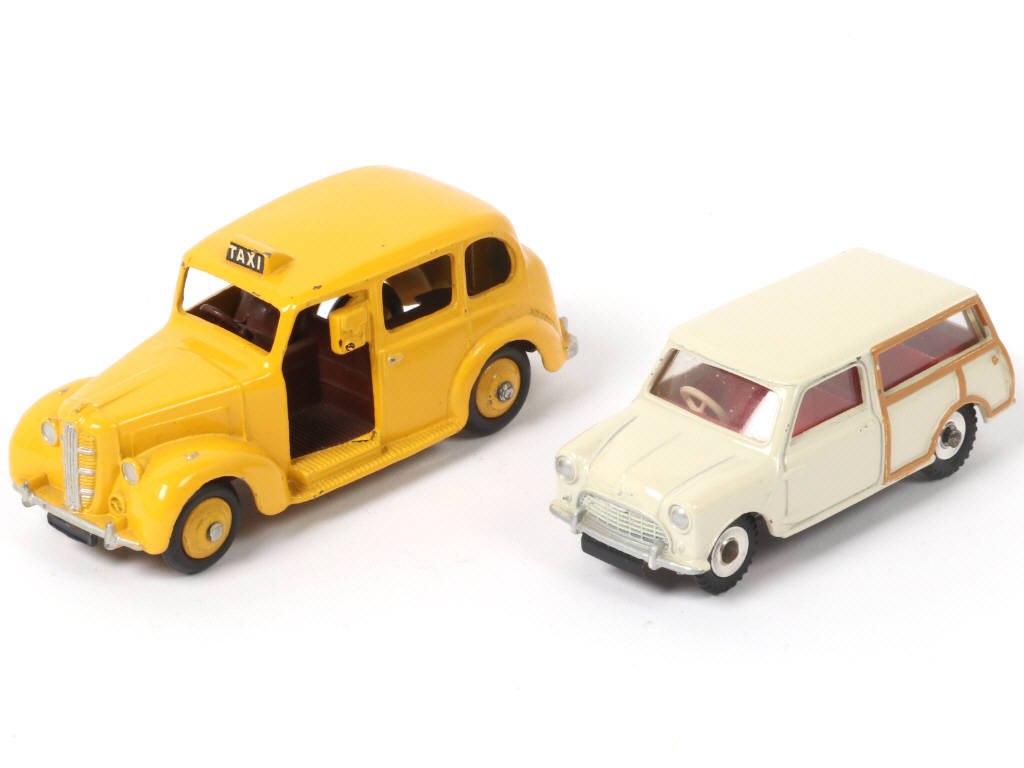 Lot 297 - DINKY TOYS (GB) (2)