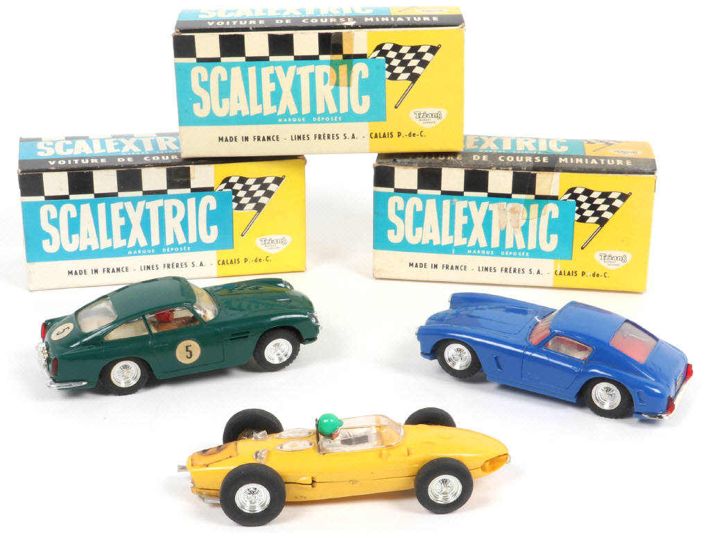 Lot 22 - SCALEXTRIC (FRANCE) (3)
