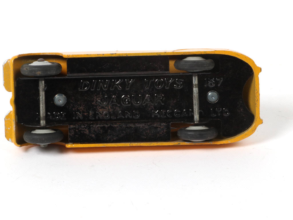 Lot 251 - DINKY TOYS (GB) (1)