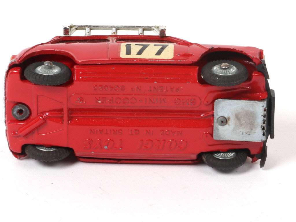 Lot 135 - CORGI TOYS (GB) (1)