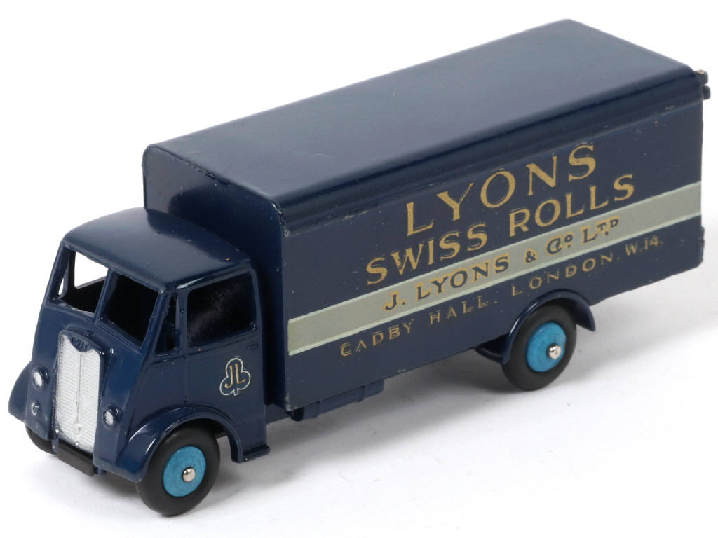 Lot 260 - DINKY TOYS (GB) (1)