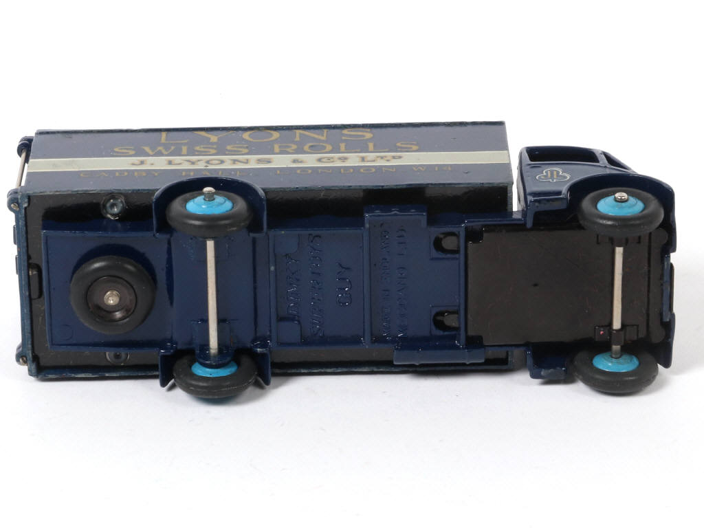 Lot 260 - DINKY TOYS (GB) (1)