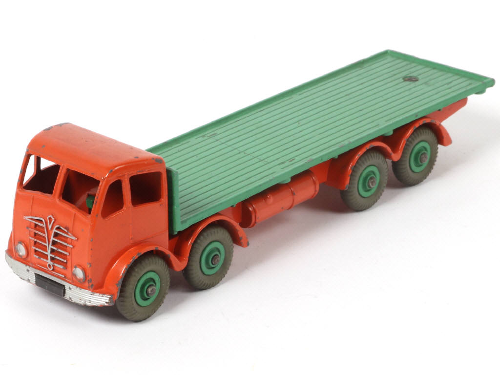 Lot 267 - DINKY TOYS (GB) (1)