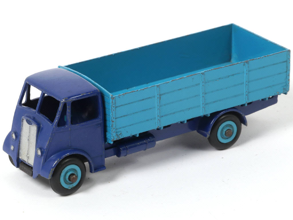 Lot 259 - DINKY TOYS (GB) (1)