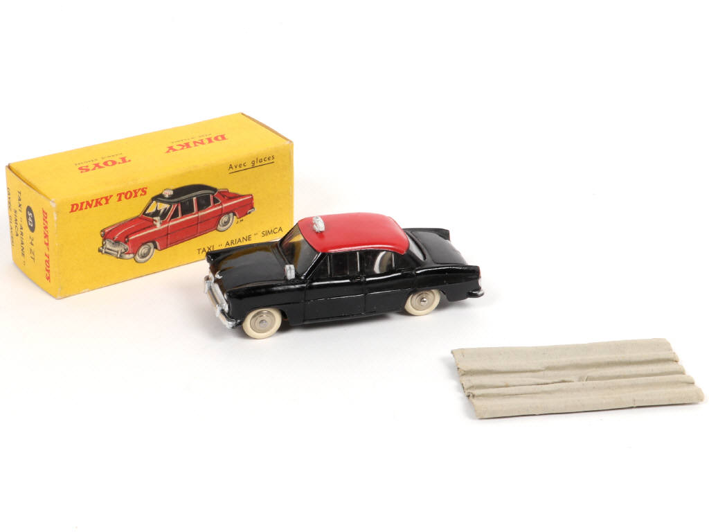 Lot 329 - DINKY TOYS (FRANCE) (1)