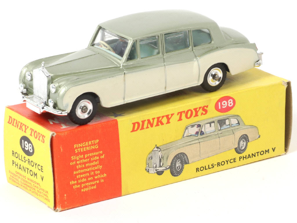 Lot 270 - DINKY TOYS (GB) (1)