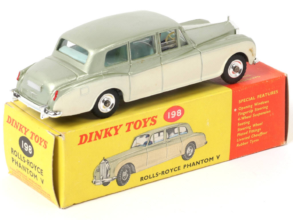 Lot 270 - DINKY TOYS (GB) (1)