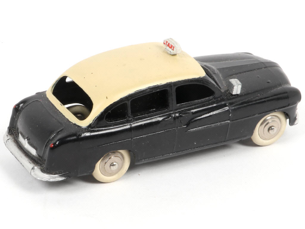 Lot 316 - DINKY TOYS (FRANCE) (1)