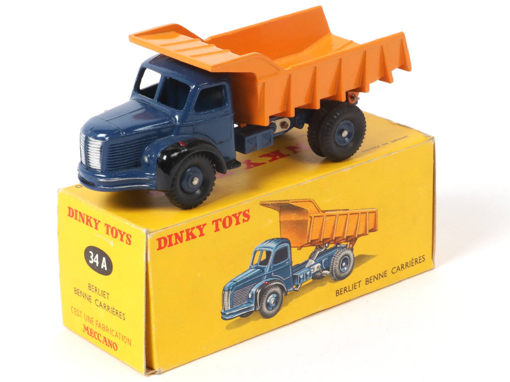 Lot 382 - DINKY TOYS (FRANCE) (1)