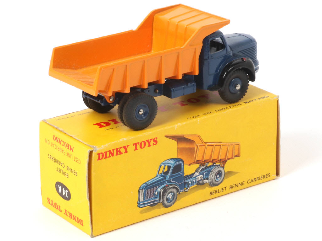 Lot 382 - DINKY TOYS (FRANCE) (1)