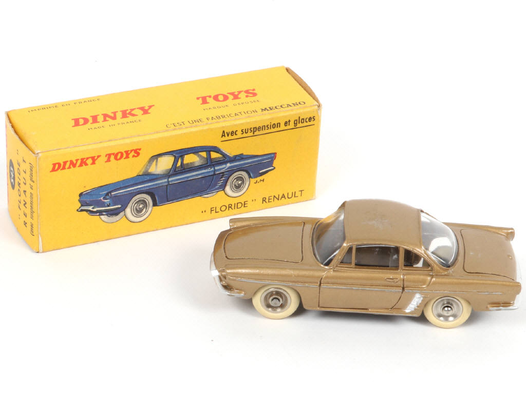 Lot 335 - DINKY TOYS (FRANCE) (1)