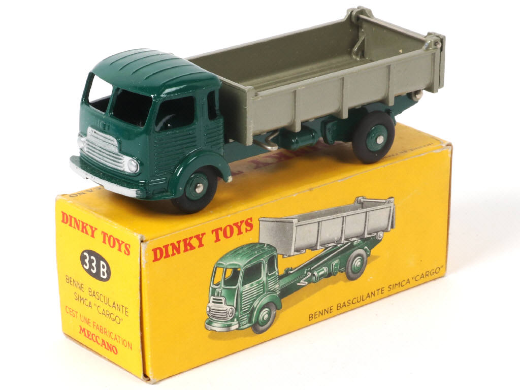 Lot 378 - DINKY TOYS (FRANCE) (1)