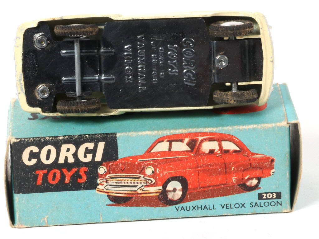 Lot 175 - CORGI TOYS (GB) (1)