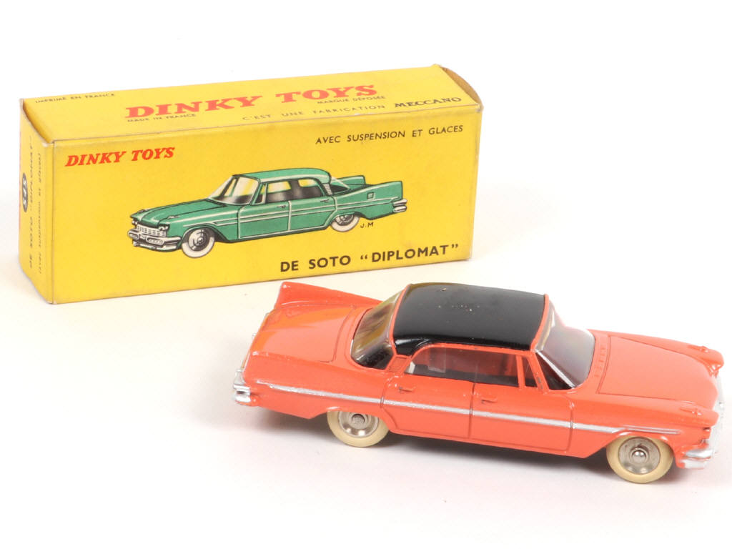 Lot 334 - DINKY TOYS (FRANCE) (1)