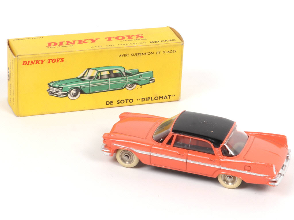 Lot 334 - DINKY TOYS (FRANCE) (1)