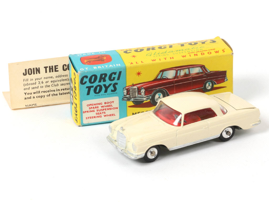 Lot 176 - CORGI TOYS (GB) (1)