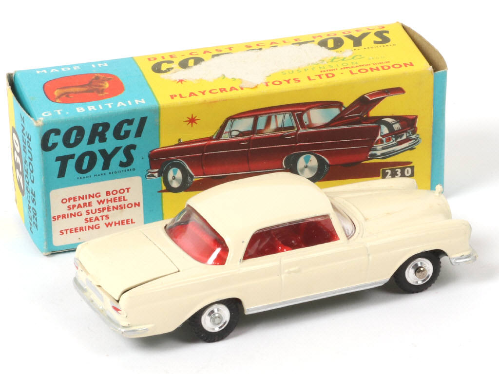 Lot 176 - CORGI TOYS (GB) (1)