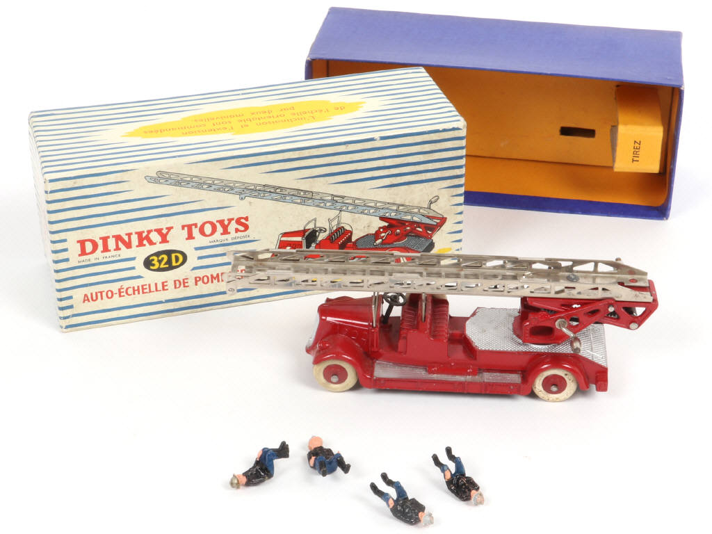 Lot 391 - DINKY TOYS (FRANCE) (1)