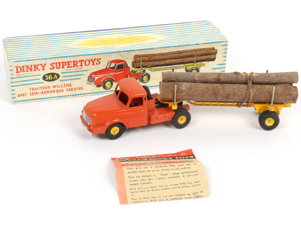 Lot 387 - DINKY TOYS (FRANCE) (1)