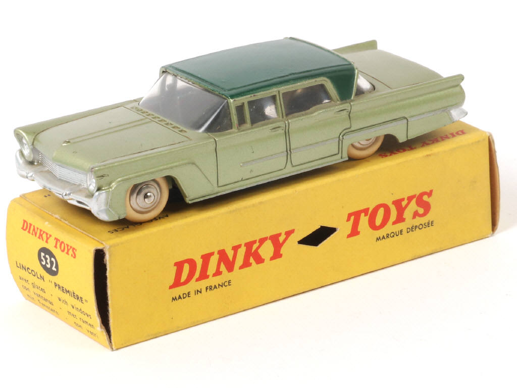 Lot 332 - DINKY TOYS (FRANCE) (1)