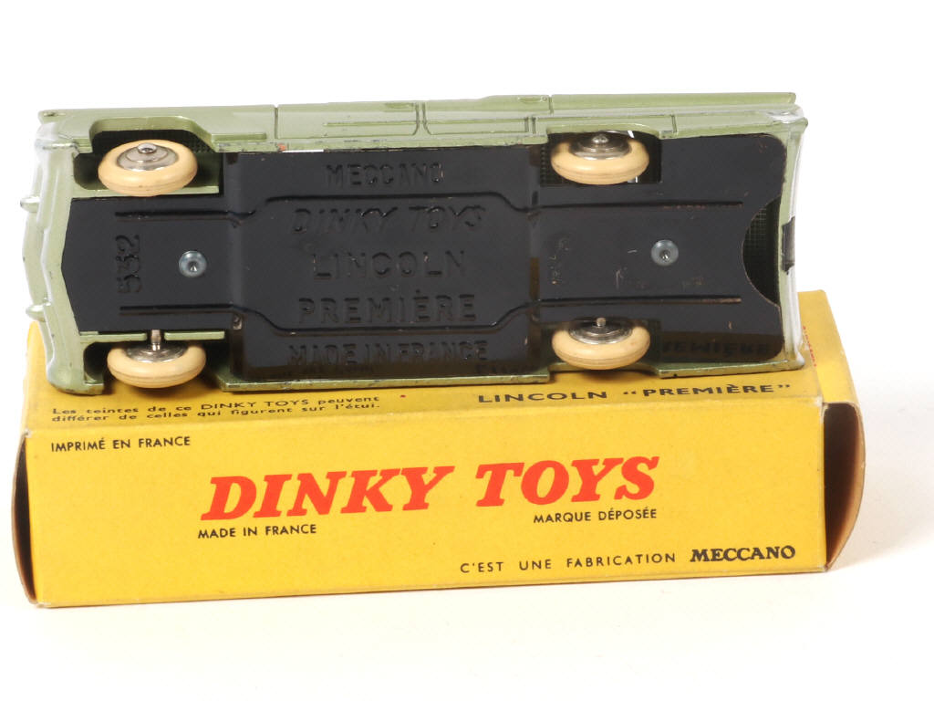 Lot 332 - DINKY TOYS (FRANCE) (1)
