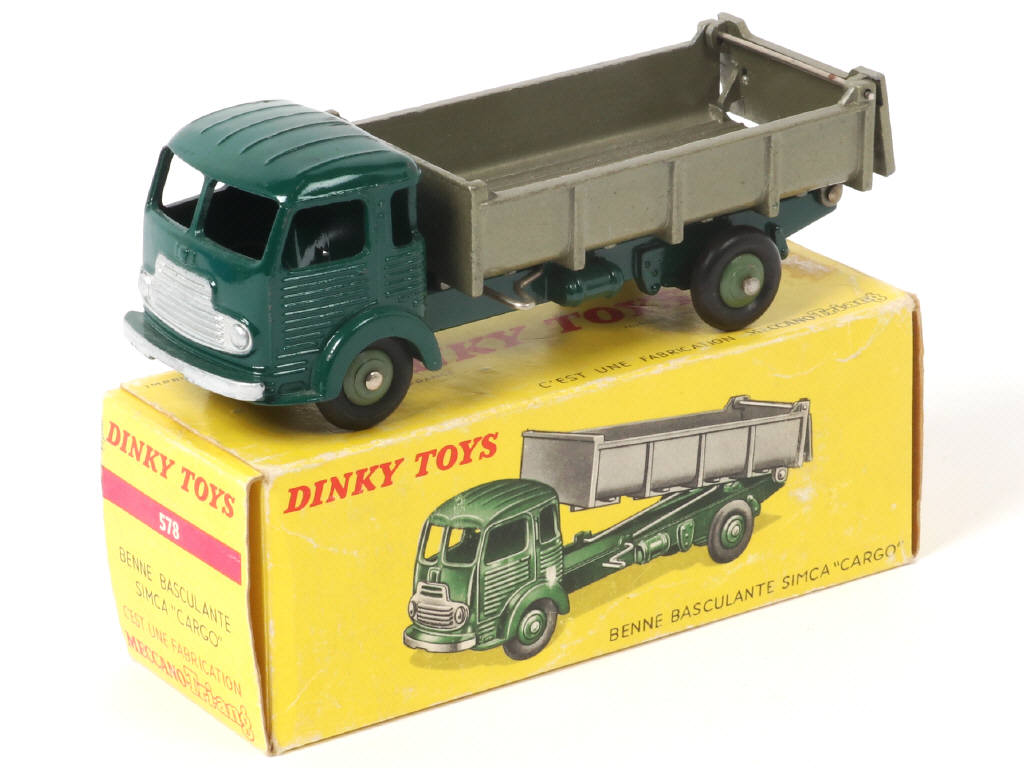 Lot 379 - DINKY TOYS (FRANCE) (1)