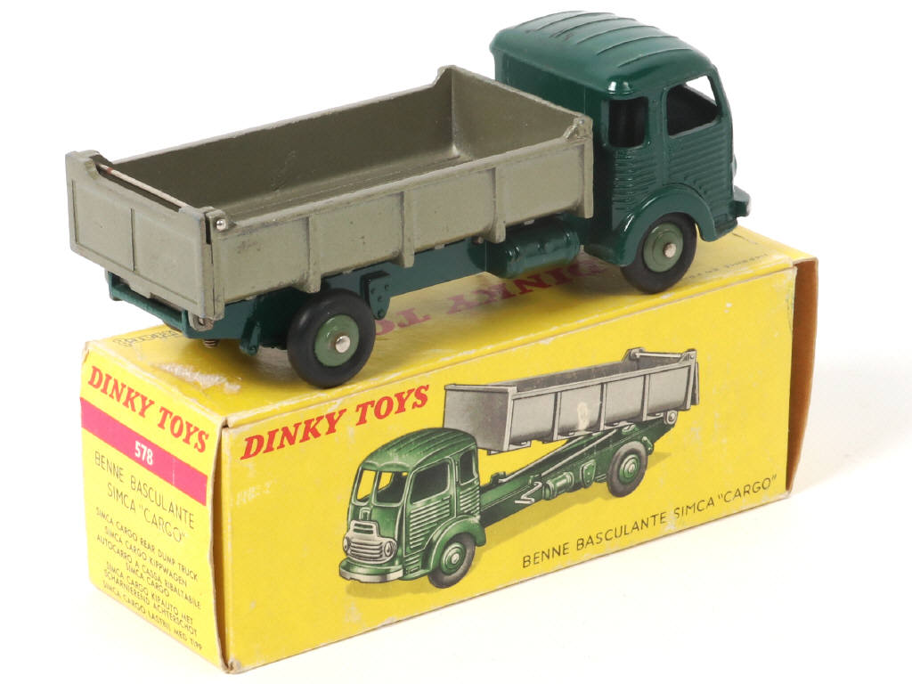 Lot 379 - DINKY TOYS (FRANCE) (1)